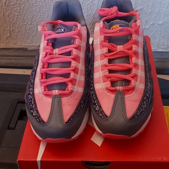 Air Max 95 GS - Picture 2 of 5